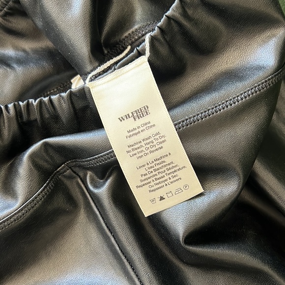 Wilfred FREE Diara Vegan Leggings Medium - Picture 7 of 10